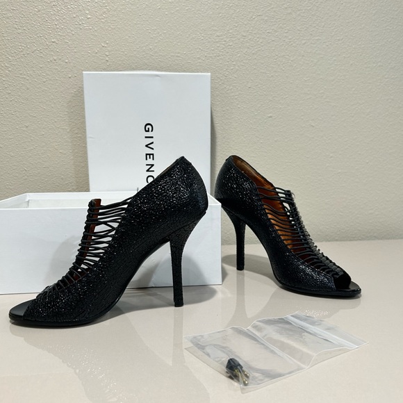 Ankle Boots Givenchy
Givenchy Spazz Peep Toe - Picture 7 of 7